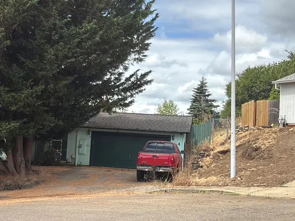 404 NE Box Ct, Sheridan, OR 97378