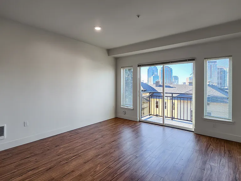 Dunn Motors Apartments — Photo 44