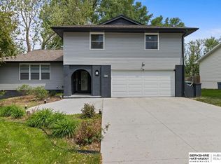 12538 Leavenworth Rd, Omaha, NE 68154