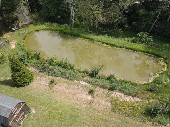 301 Carnation Ln, Fries, VA 24330