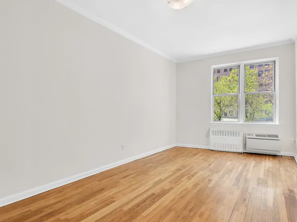 2790 Broadway 2A image 3 of 5