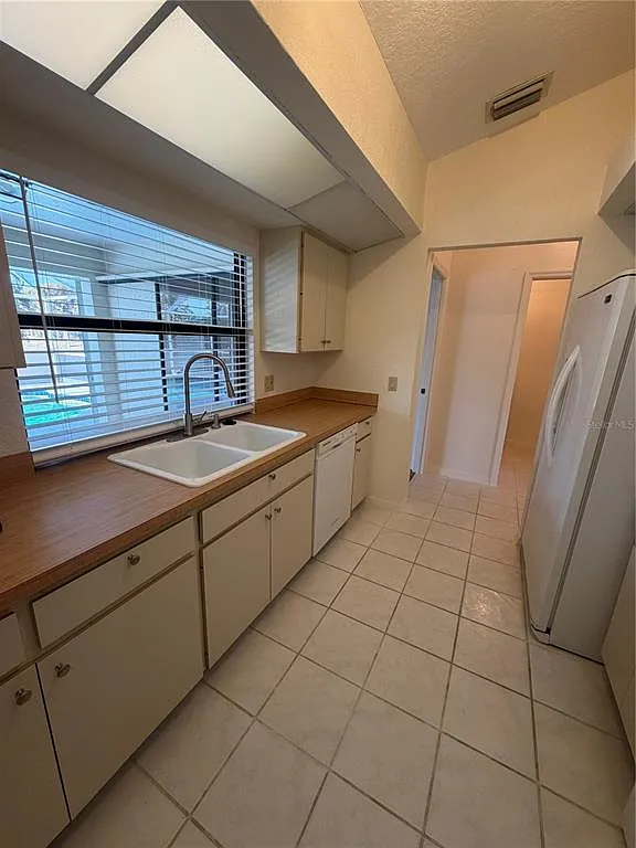 3 bed, 2.0 bath, 1522 sqft, $2,150 — Photo 4
