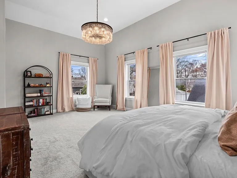819 Irving Ave — Photo 15