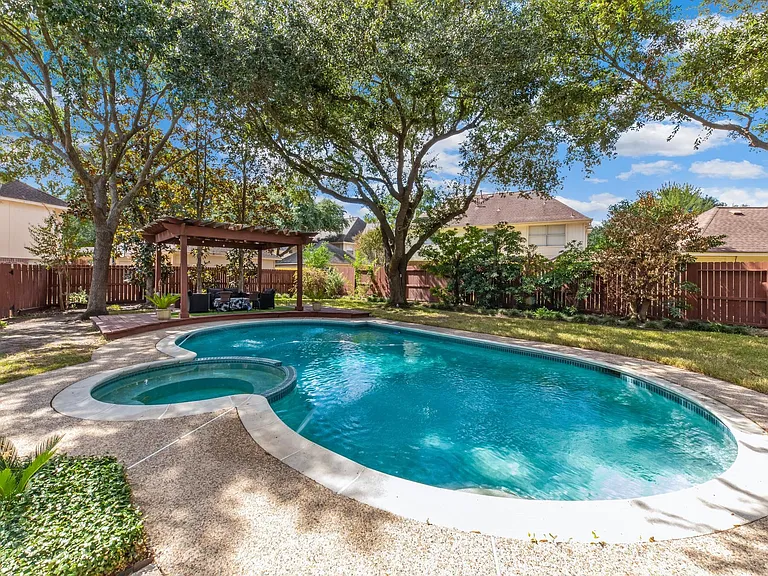 15826 Jamie Lee Dr — Photo 4