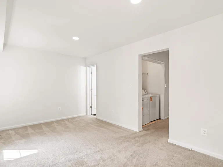293 Kirby St — Photo 7