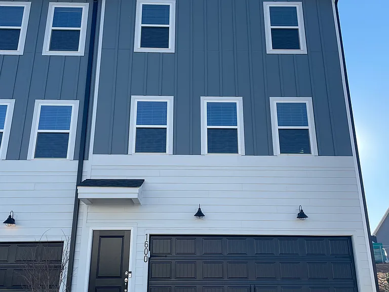 1600 Tamarisk Ln — Photo 1