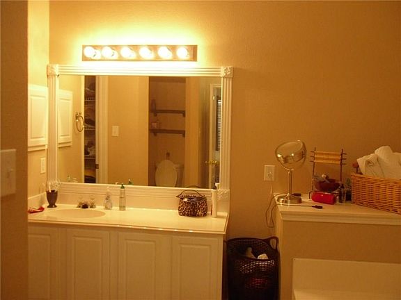 5th image of 4033 Summerhill Ln