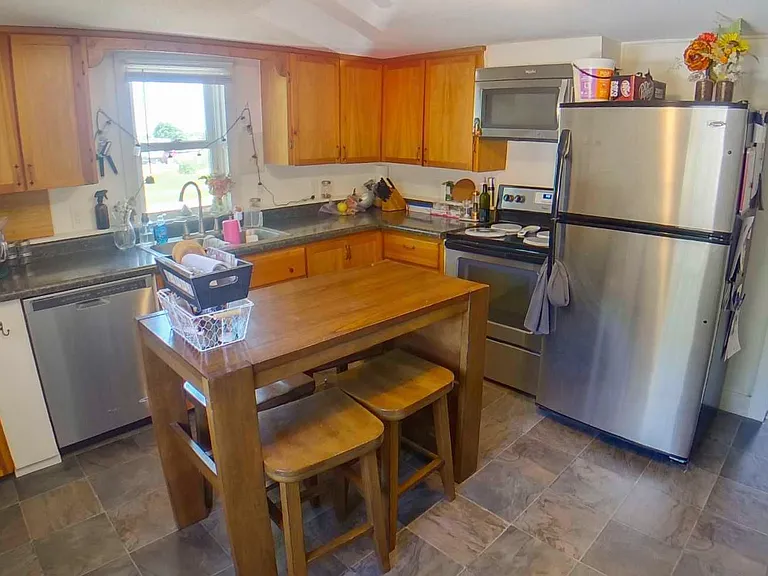 402 Bluemont Ave — Photo 1