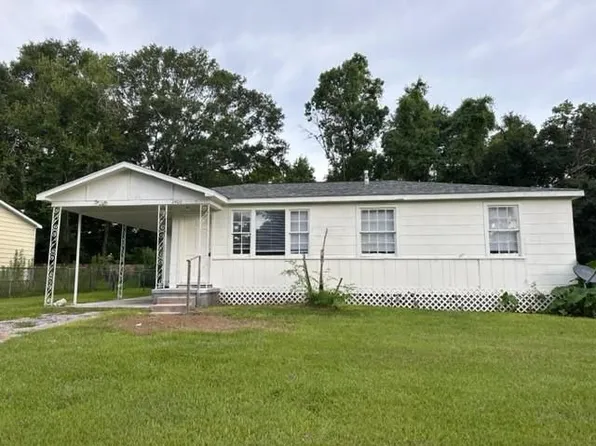 2402 N Dog River Dr, Mobile, AL 36605