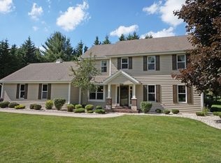 3833 Nagawicka Shores Dr, Hartland, WI 53029