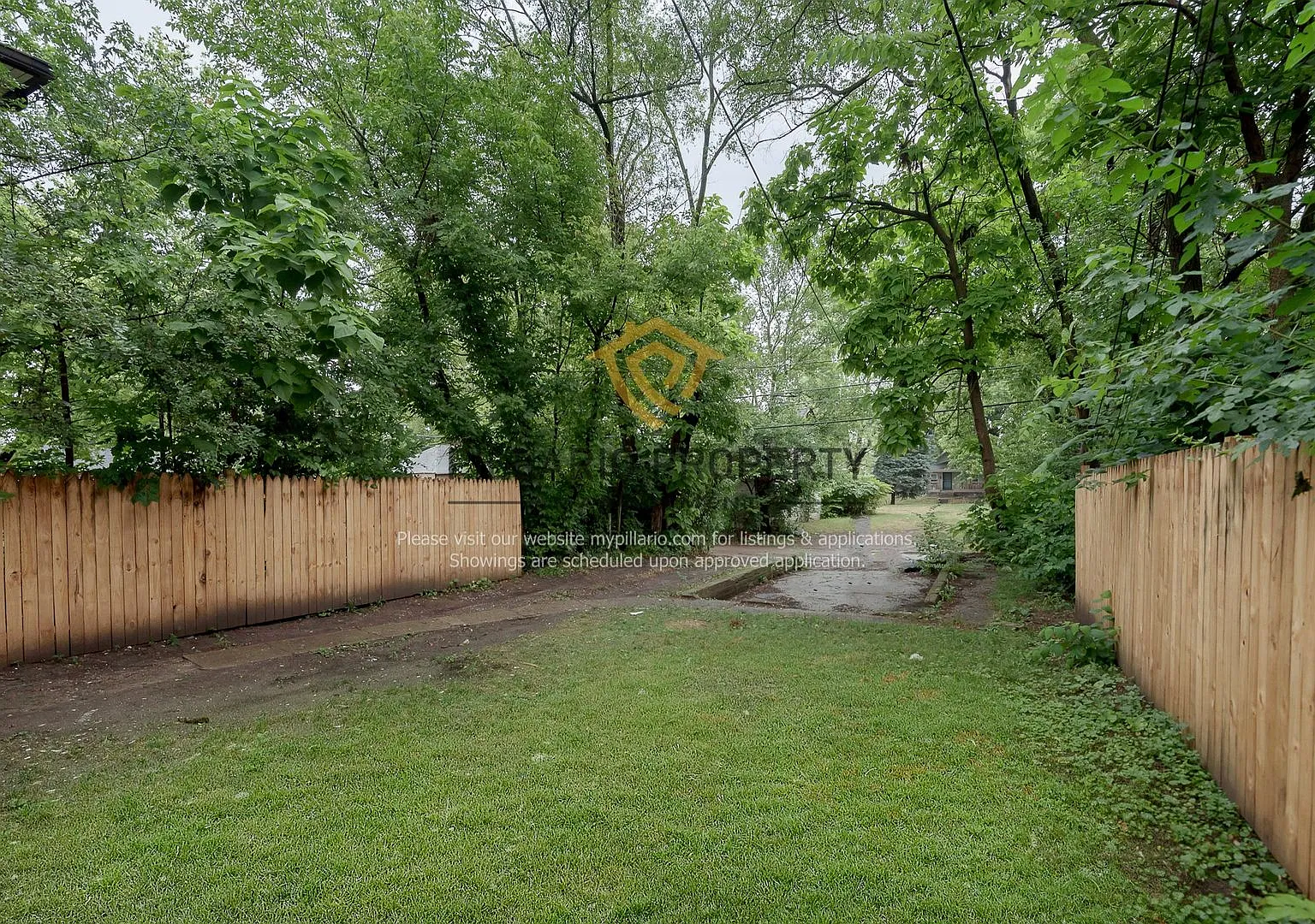 2 Bedroom 1.5 Bathroom Near Tuxedo Park & Emerson Heights, Available NOW! — Photo 4