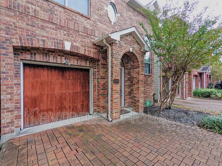 5130 Scotland St — Photo 4