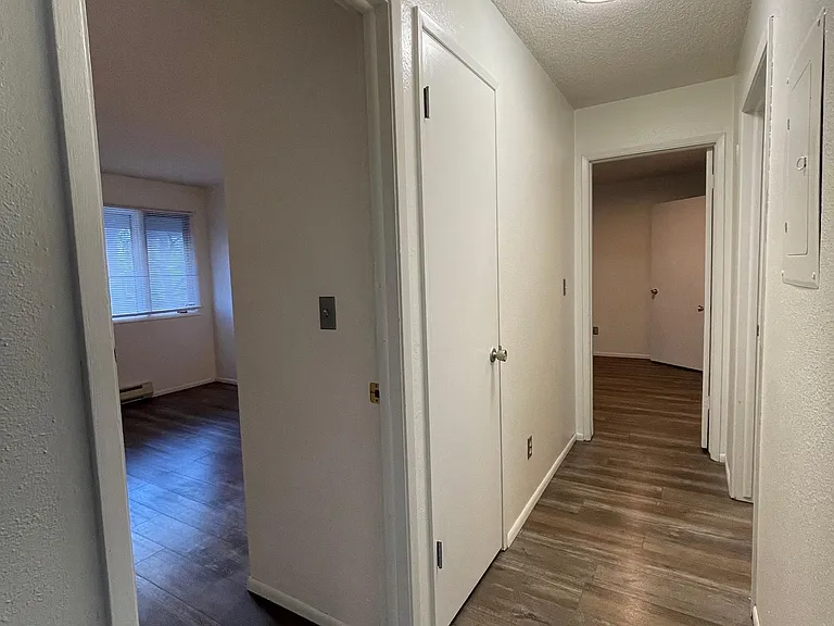 1004 E South St #6 — Photo 28