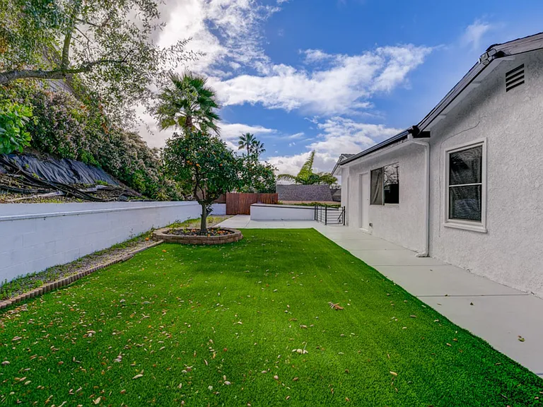 351 Eucalyptus Ave — Photo 23