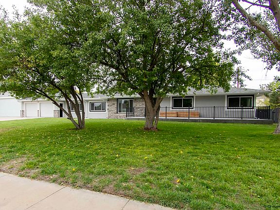 2nd image of 808 Virginia Ct