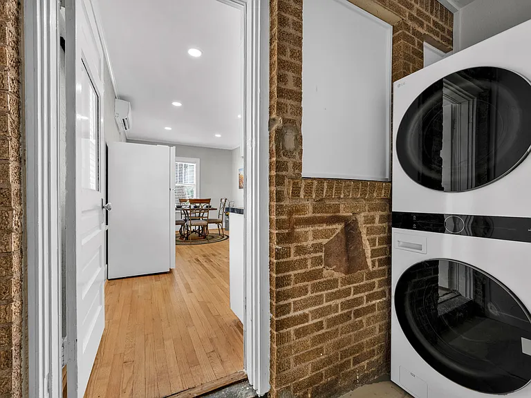1003 W Cypress Ave — Photo 14