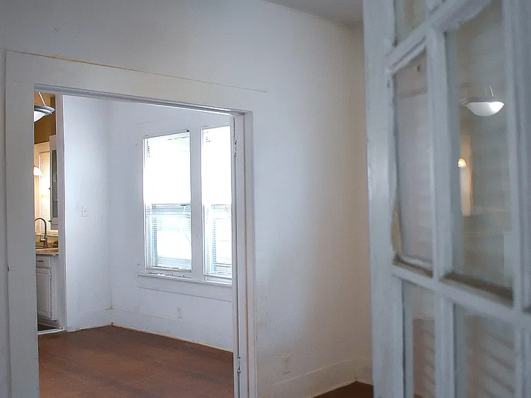 2246 E Houston St — Photo 19