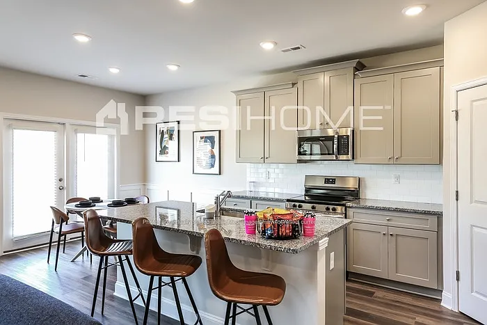 4 bed, 2.5 bath, 1854 sqft, $2,145 — Photo 4