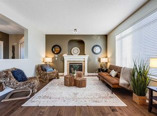 521 W Westmount Close, Okotoks, AB T1S0B7