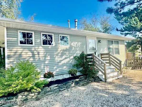 14 Jonathan Drive, Manahawkin, NJ 08050