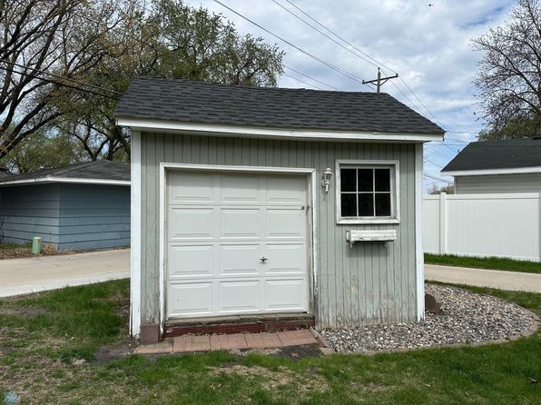 1634 4th St N, Fargo, ND 58102