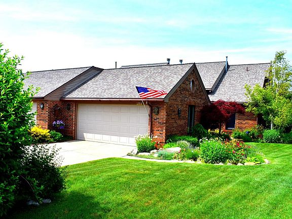 2nd image of 209 Harbor Dr