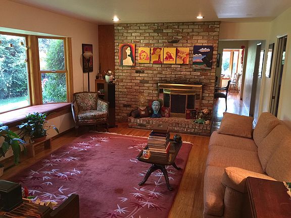 2nd image of 894 Garland Dr