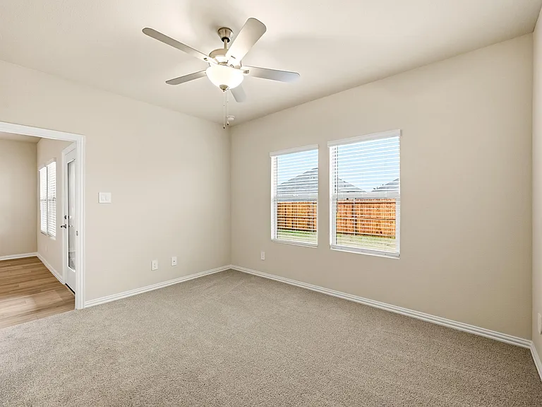 523 Blanton St — Photo 12
