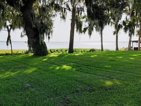 34410 Island Dr, Leesburg, FL 34788