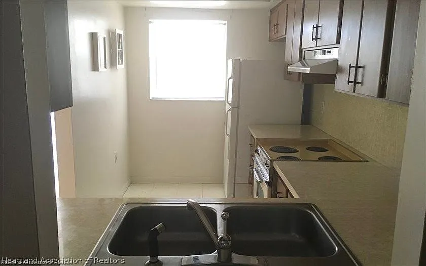 1 bed, 1.0 bath, 599 sqft, $900 — Photo 2