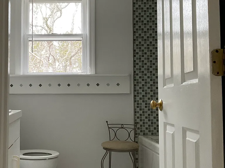 Upstairs bathroom 1