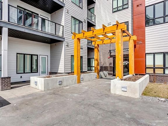 2nd image of 60 N Skyview Ranch Rd NE #2620