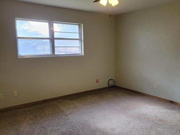 5th image of 609 Pear Ave