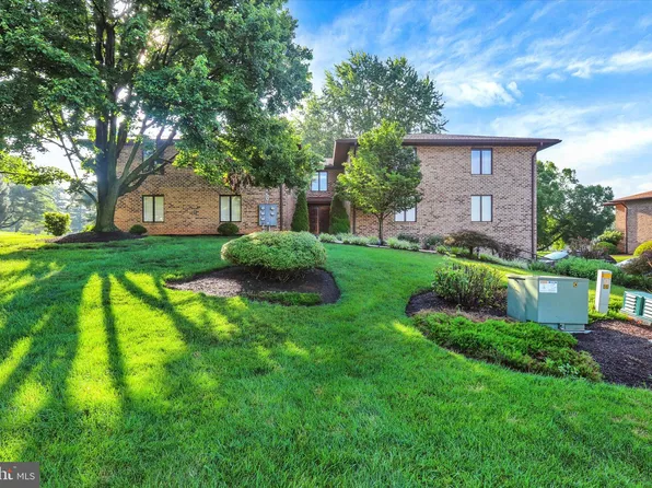 5860 Fairway Dr W APT 4, Fayetteville, PA 17222