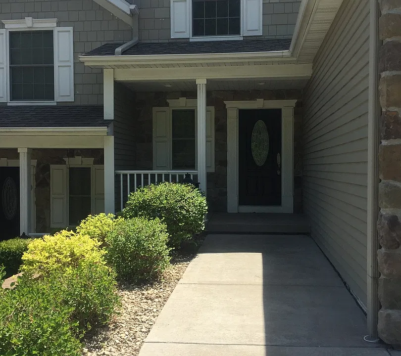 737 College Ave #821