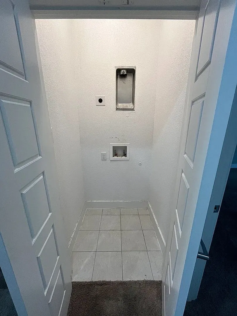 Room in 2 Bedroom Home in Dallas — Photo 2