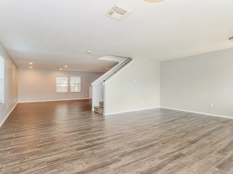 302 Falling Pine Dr — Photo 4