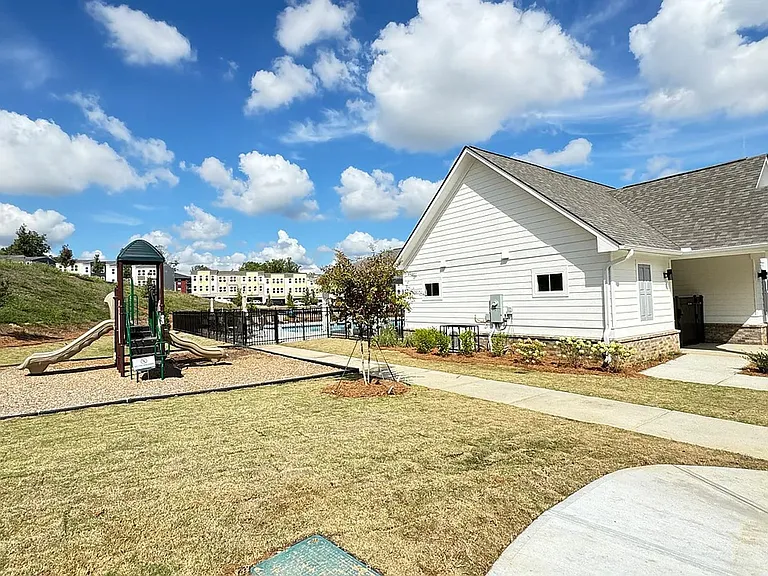2711 Stream Valley Ln NW — Photo 38