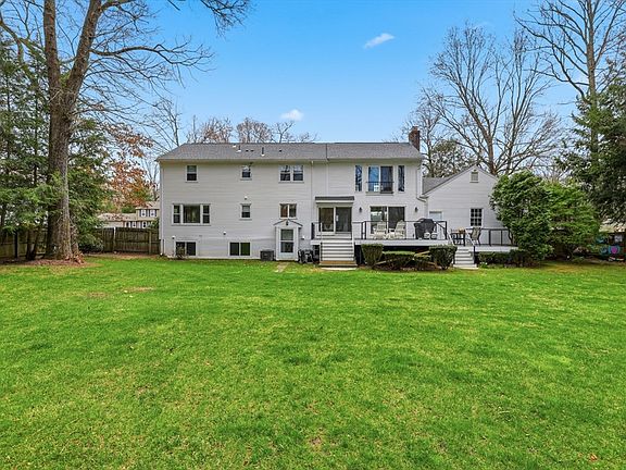 5th image of 44 Canterbury Ln
