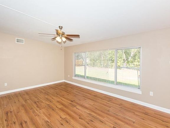 3rd image of 580 Shady Ln