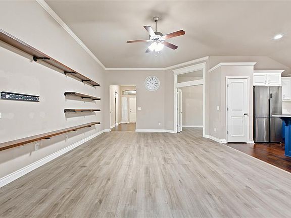 4th image of 10408 NW 35th St