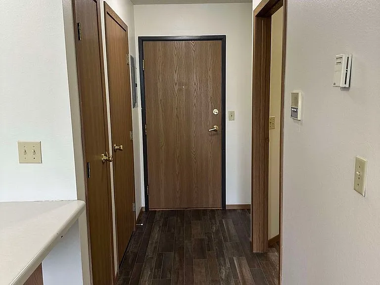 Dakota E & W Apartments — Photo 111
