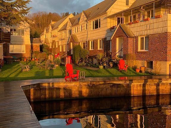 Peaceful Waterfront community with 15 units