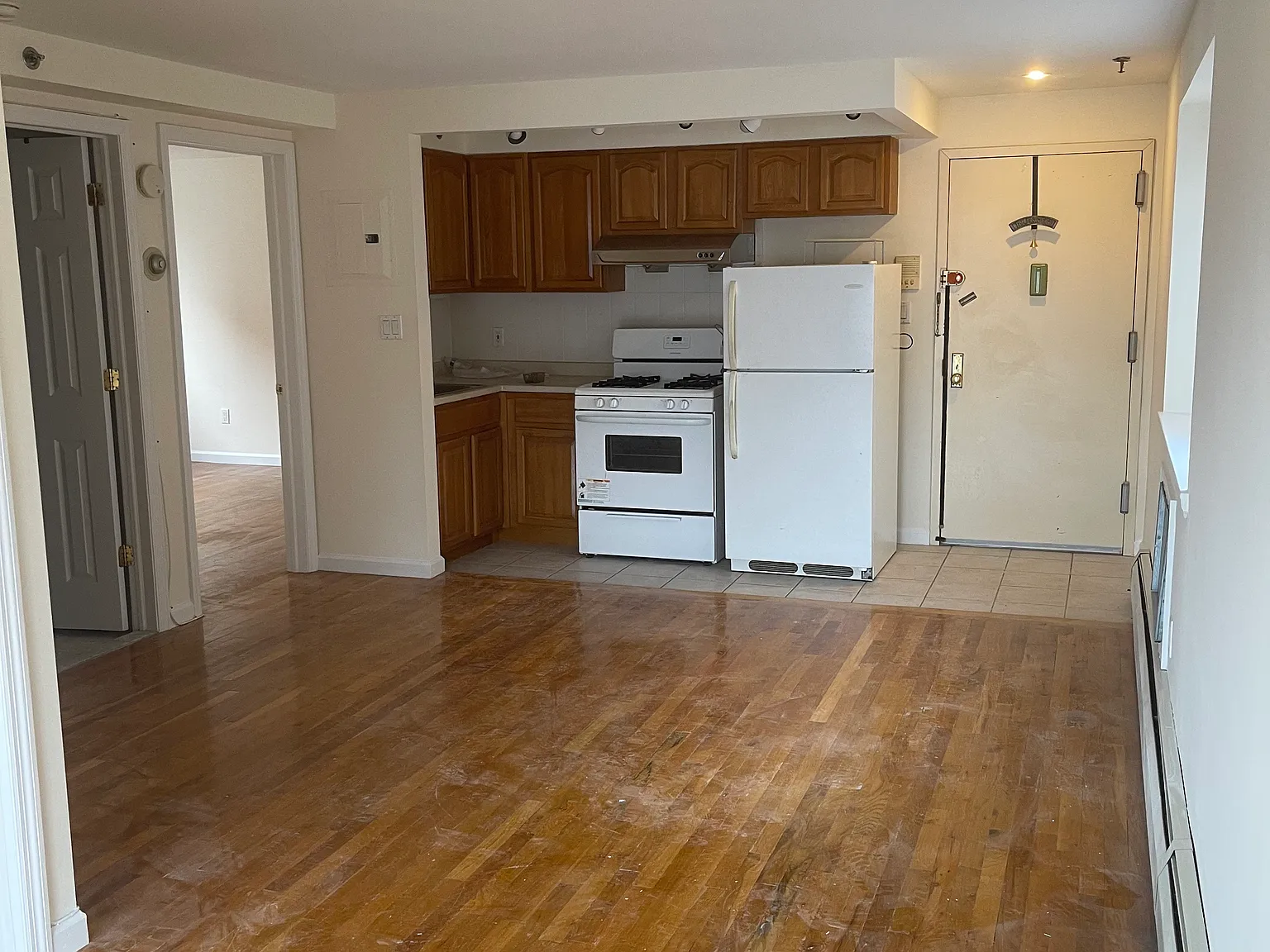 2 bed, 750 sqft, $2,700 — Photo 2