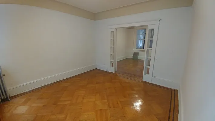 Rented by Halvatzis Realty | media 26