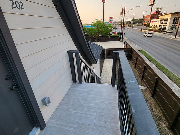 2nd image of 647 Hammond Ave #202