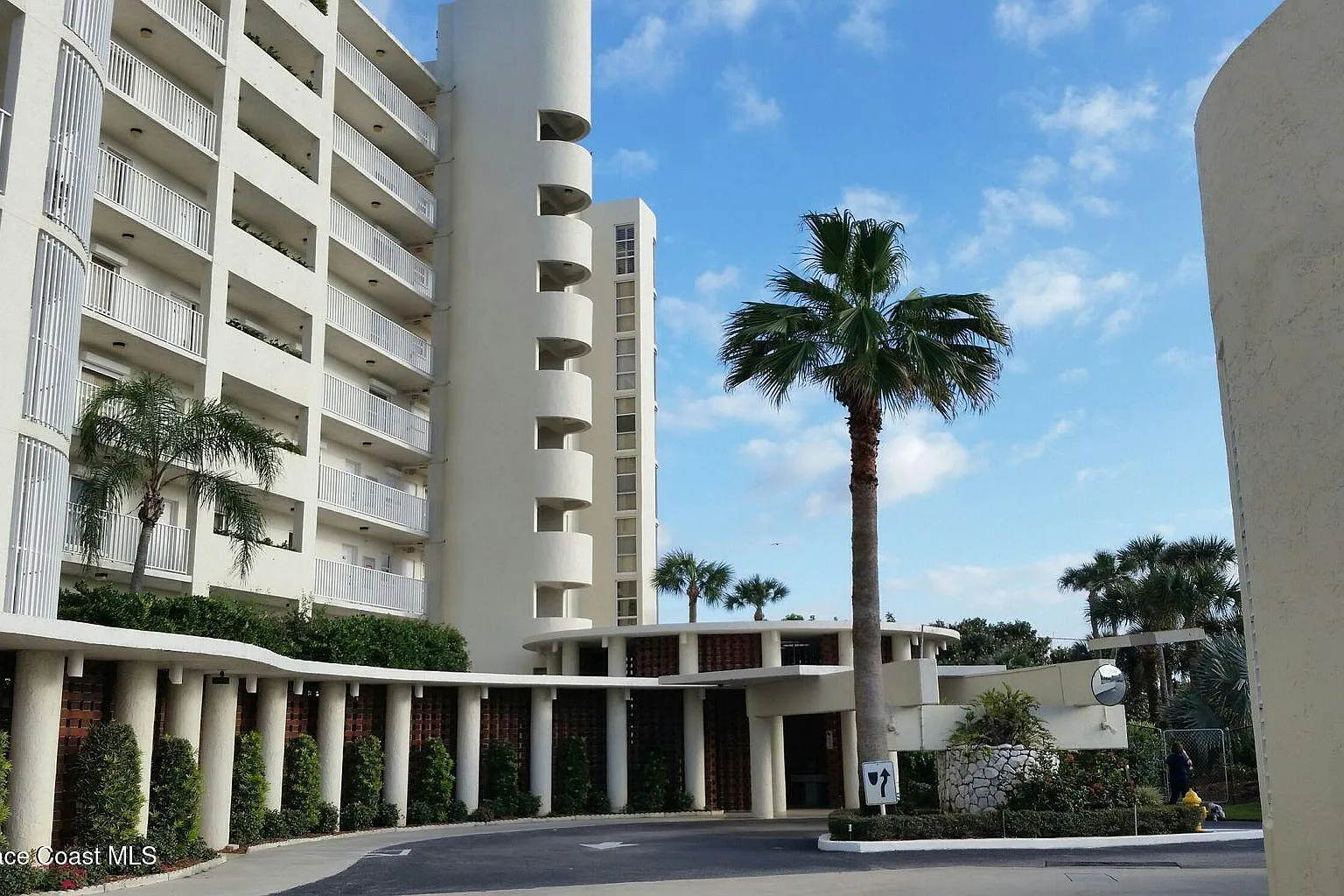 2 bed, 1.0 bath, 1013 sqft, $3,000 — Photo 1