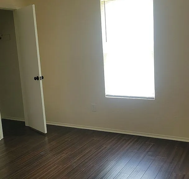 1402 Miranda Ave — Photo 8