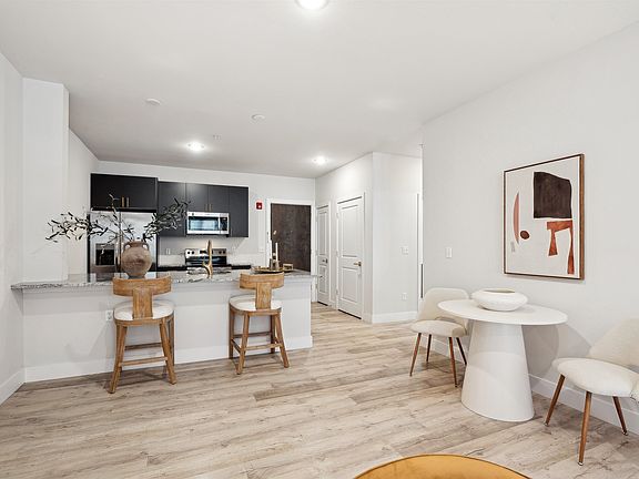 4th image of 227 N Walnut St #106