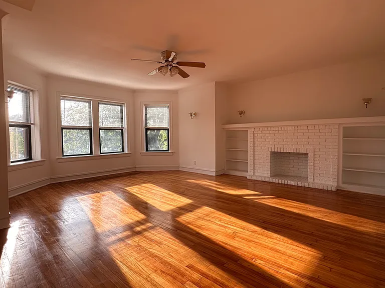 6747 S Paxton Ave #3 — Photo 4